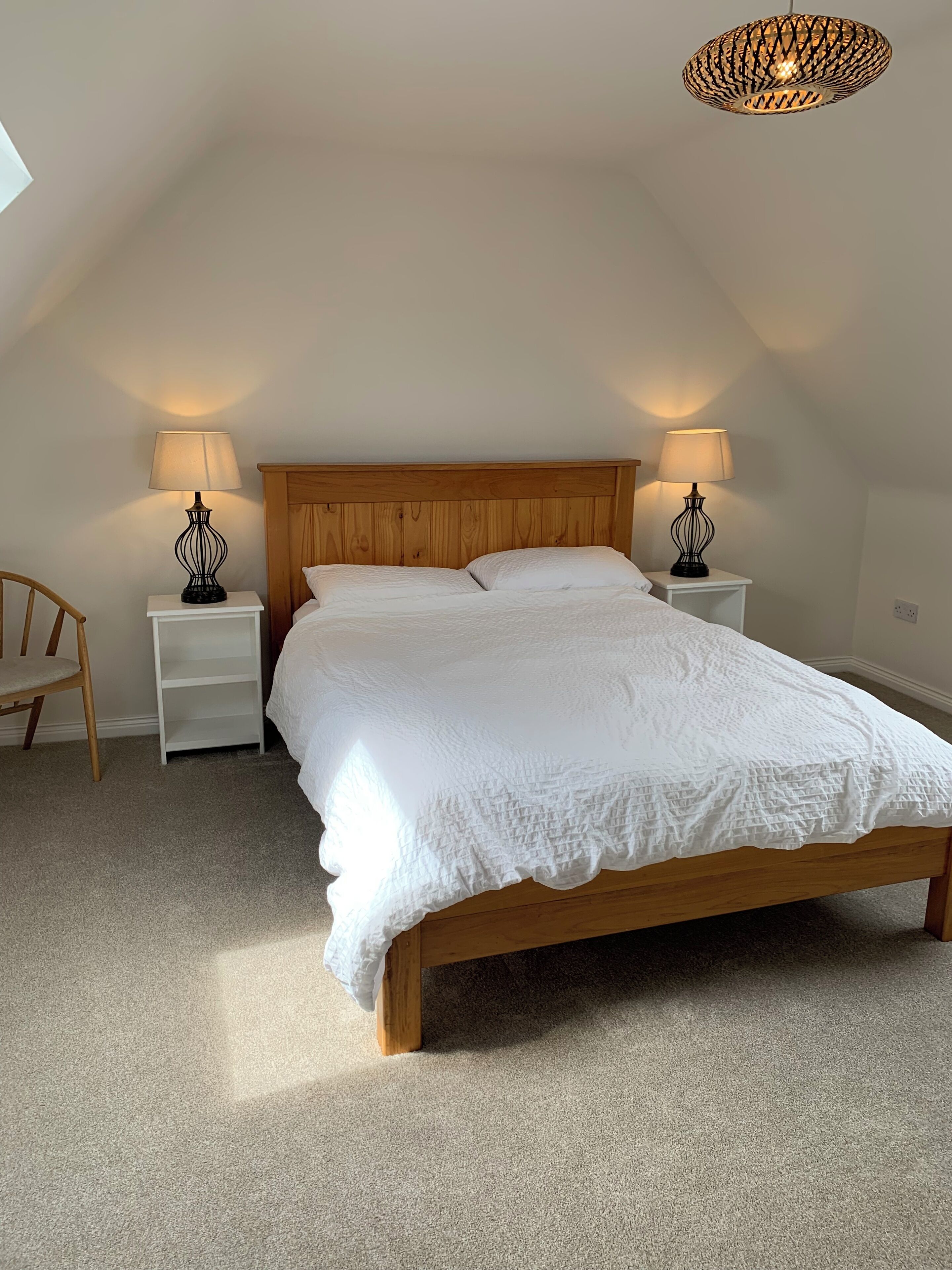 4 habitaciones, tabla de planchar con plancha, cuna de viaje y wifi 