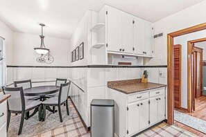 Dining - Charming Retreat in Indy! (Indianapolis)