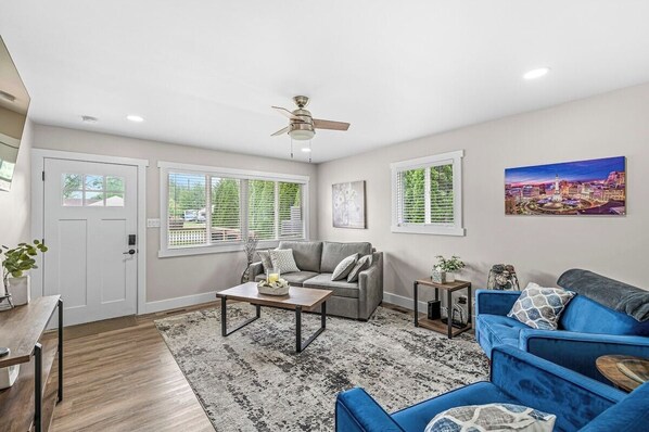 TV - Renovated Urban Oasis in Indy (Indianapolis)