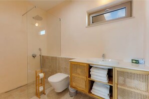 Studio, Hügelblick | Badezimmer