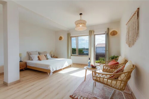 Eco Stay on the Hill by Sea N' Rent