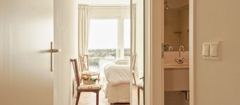 Spacious waterfront villa in Terherne, Villa aan het water in Terherne