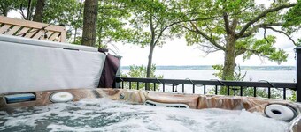 Lakefront Retreat with Hot Tub & Game Rooms