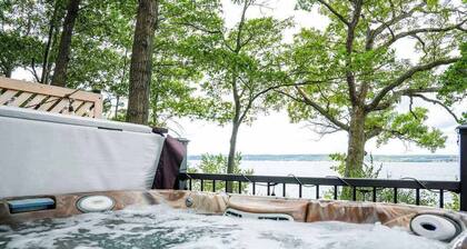 Lakefront Retreat with Hot Tub & Game Rooms