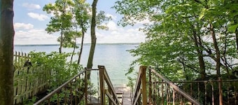 Waterside Leisure • Lakefront, Hot Tub & Game Room