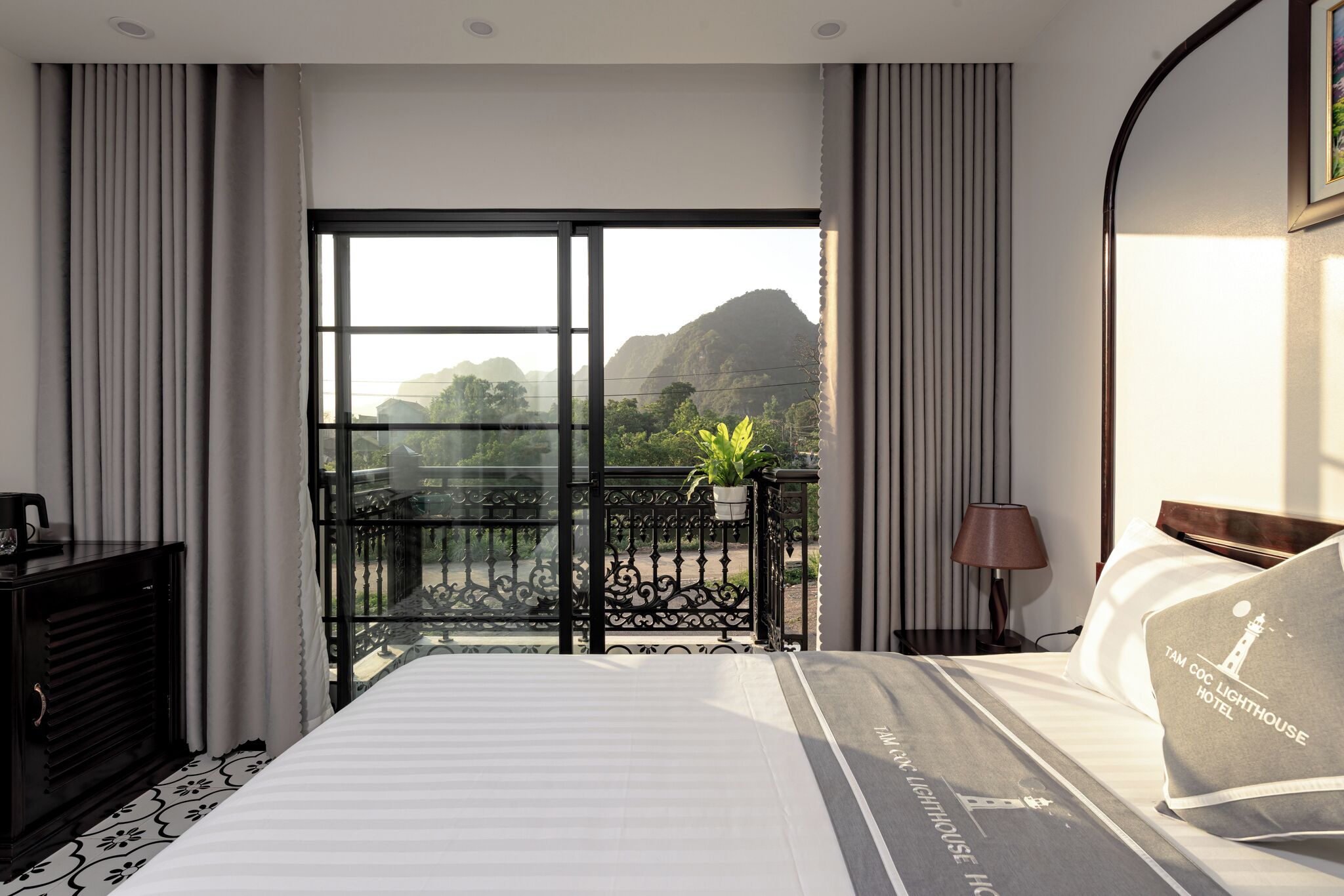 Deluxe Double Room, Balcony | Individually furnished, desk, laptop workspace, soundproofing