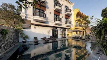 Outdoor pool, open 7:00 AM to 9:30 PM, pool umbrellas