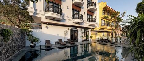 Outdoor pool, open 7:00 AM to 9:30 PM, pool umbrellas