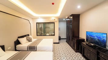 Gemeinsamer Deluxe-Schlafsaal, Balkon | Individuell eingerichtet, Schreibtisch, laptopgeeigneter Arbeitsplatz