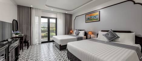 Gemeinsamer Deluxe-Schlafsaal, Balkon | Individuell eingerichtet, Schreibtisch, laptopgeeigneter Arbeitsplatz