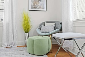 Interior - Modern unit in Louisville's convenient location (Louisville)