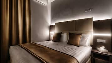 Habitació doble o amb dos llits individuals estàndard | Caixa forta a l'habitació i escriptori