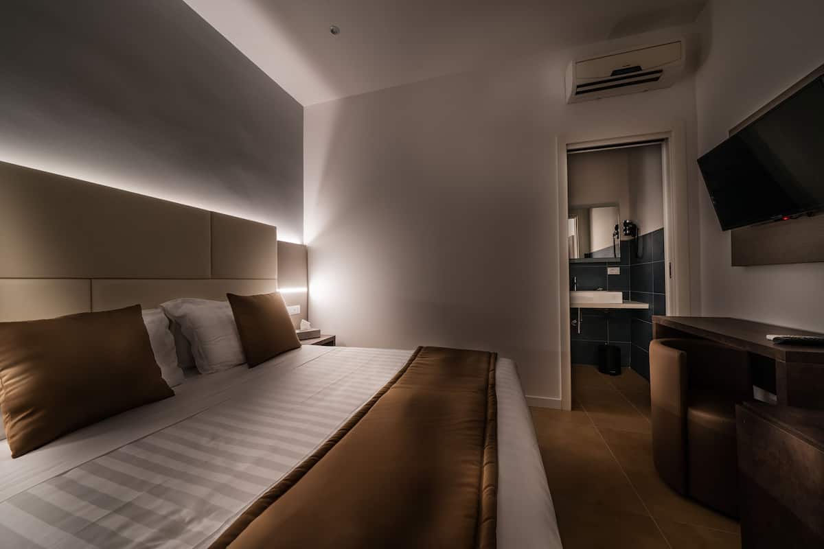 Economy Double Room | In-room safe, desk, laptop workspace, soundproofing