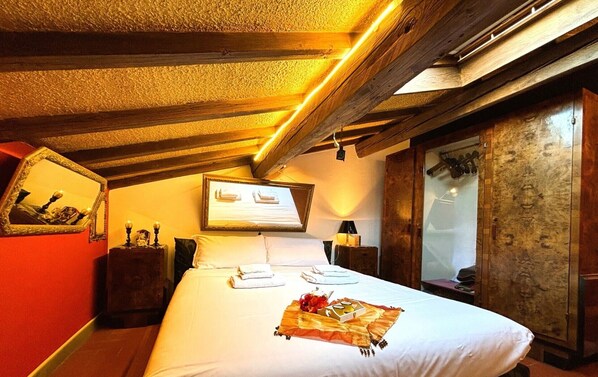 1 bedroom, desk, iron/ironing board, WiFi