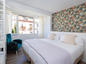 2 bedrooms, iron/ironing board, travel cot, WiFi