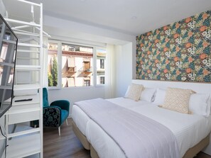 2 bedrooms, iron/ironing board, travel crib, WiFi - Royal View Suite Apartment (Granada)