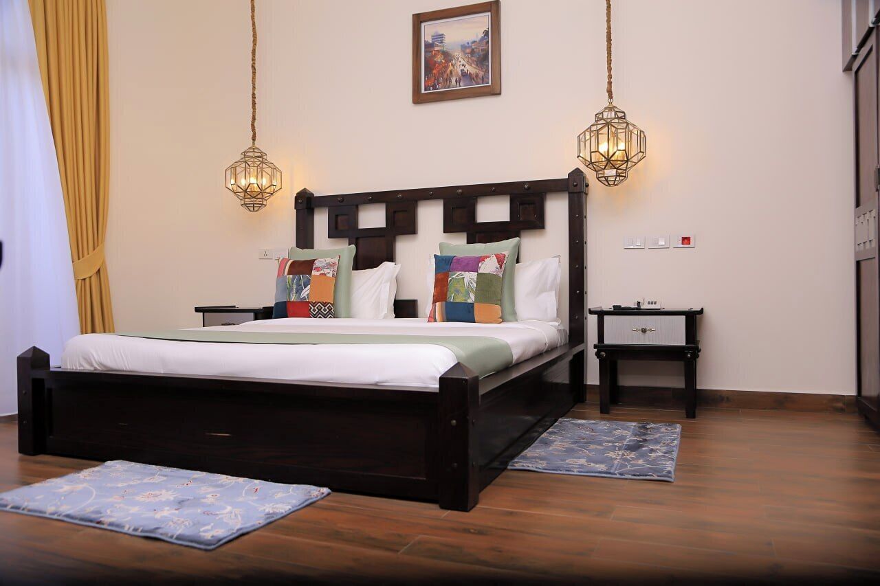 Premium bedding, pillowtop beds, in-room safe, desk