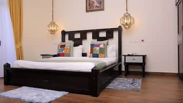 Premium bedding, pillowtop beds, in-room safe, desk