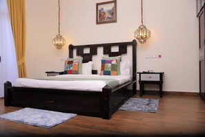 Premium bedding, pillowtop beds, in-room safe, desk