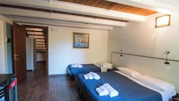 Quadruple Room | Desk, free WiFi