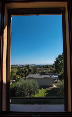 Classic Triple Room, Hill View