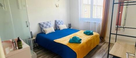 4 Schlafzimmer, BĂŒgeleisen/BĂŒgelbrett, WLAN, BettwĂ€sche