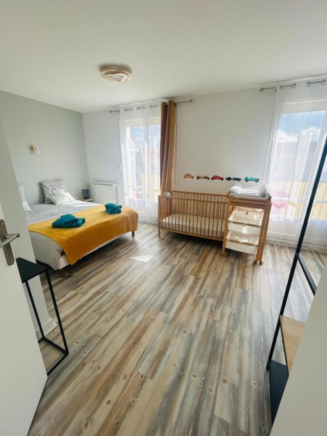 4 slaapkamers, een strijkplank/strijkijzer, wifi, beddengoed