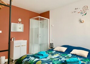 4 camere, ferro/asse da stiro, Wi-Fi, lenzuola