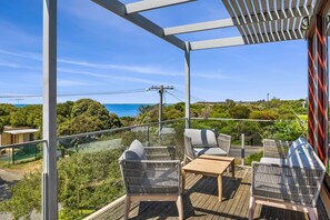 Property grounds - Stunning 3-Storey Coastal Retreat with Breathtaking Water Views (Point Lonsdale)