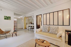 Living area - Elegant Apartment -2br-4p- Le Marais (Paris)