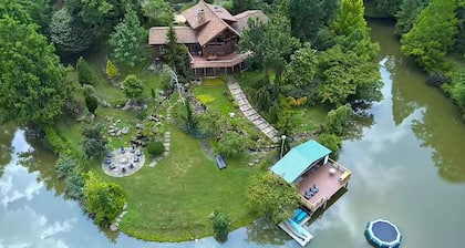 Grace Woods - Private Lake | Dock | Large Groups | 3 Entire Homes! Lake House, Apartment, & Cabin.