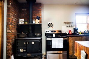 Refrigerador, horno, placa de cocina, cafetera/tetera