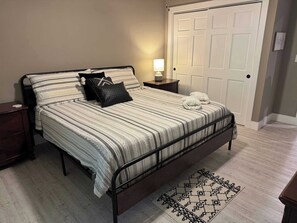 7 habitaciones, escritorio, wifi y ropa de cama