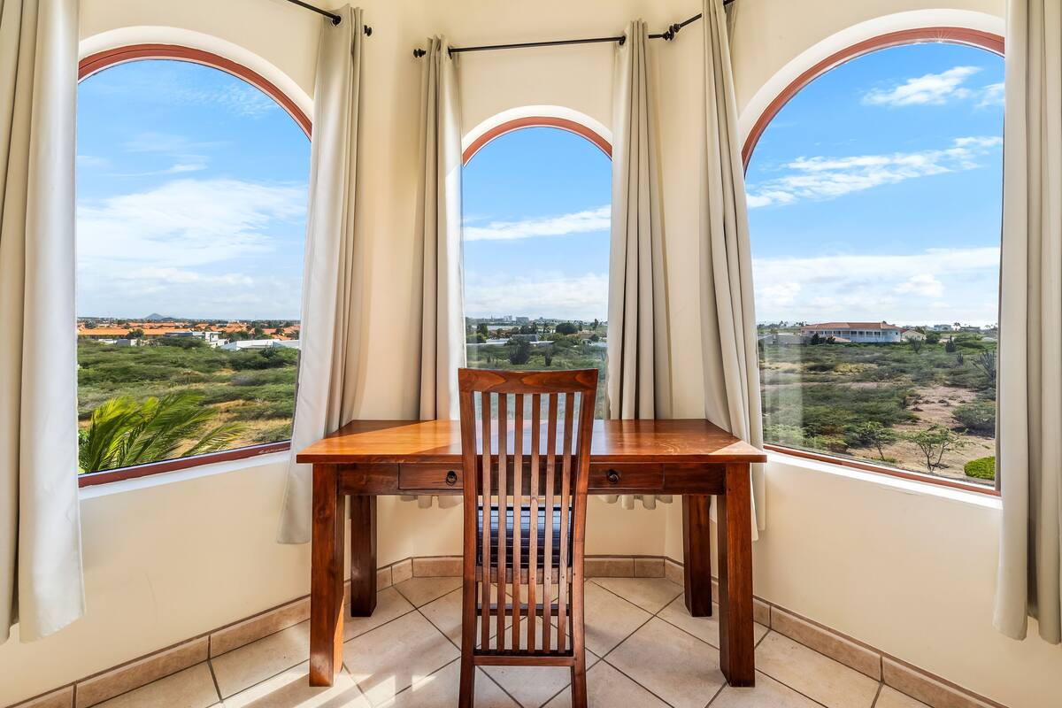Vila Deluks | Brankas, setrika/meja setrika, Wi-Fi gratis, dan seprai linen