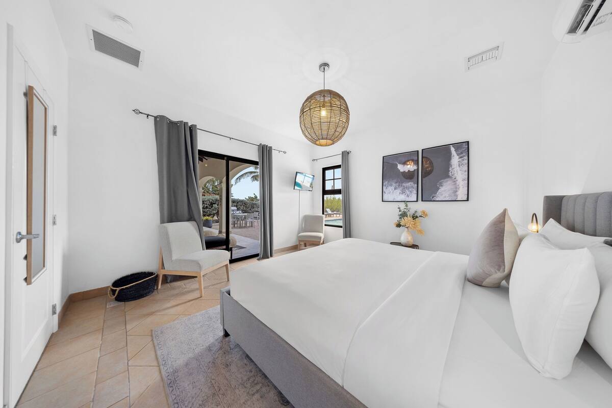 Vila Eksklusif, 3 kamar tidur, pemandangan lapangan golf | Brankas, setrika/meja setrika, Wi-Fi gratis, dan seprai linen