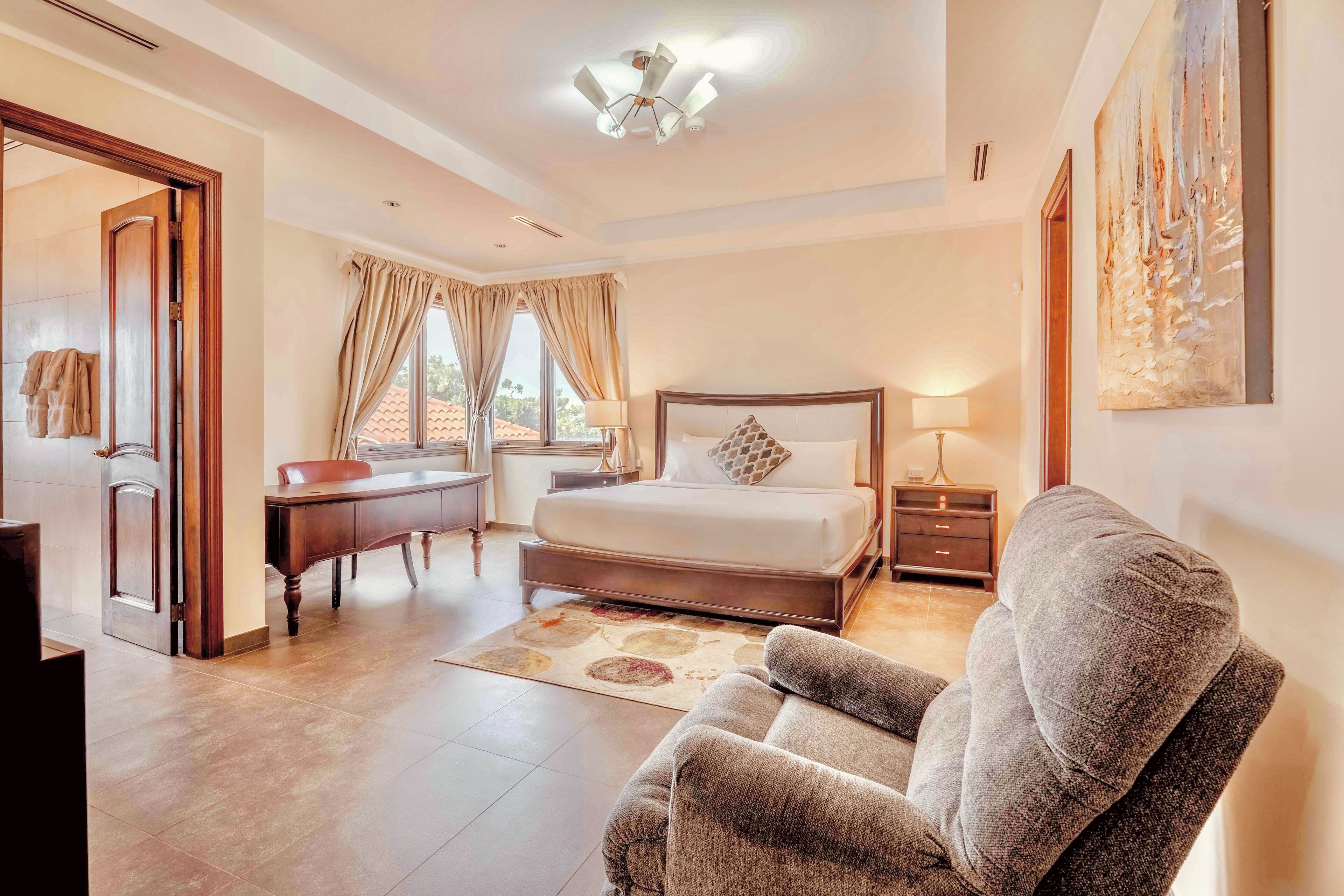 Catalina 27 | Caja de seguridad en la habitación y tabla de planchar con plancha 