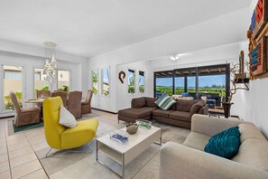 Villa – classic | Oppholdsområde | Flatskjerm-TV