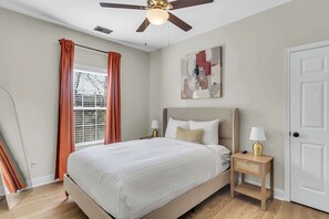 4 chambres, fer et planche à repasser, Wi-Fi, draps fournis