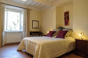 2 bedrooms, desk, iron/ironing board, travel crib - Cozy 2-bedroom apartment in charming Acquasparta with WiFi (Acquasparta)