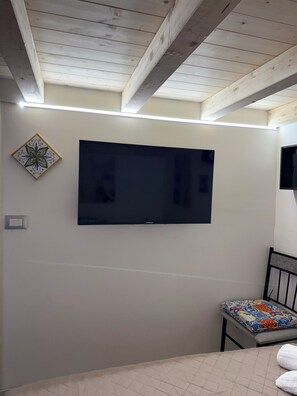 1 bedroom, iron/ironing board, WiFi, bed sheets - Stazzone's House, Smart house located in the heart of the city of Catania (Catania)