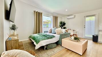 2 bedrooms, iron/ironing board, free WiFi, bed sheets