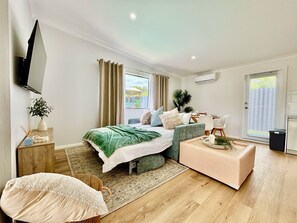 2 bedrooms, iron/ironing board, free WiFi, bed sheets - Joondalup Hidden Villa Gemma w Pool! (Heathridge)