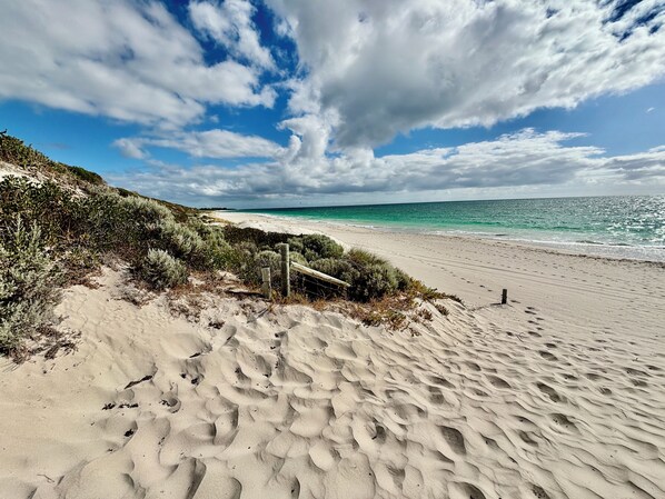 Beach - Joondalup Hidden Villa Gemma w Pool! (Heathridge)