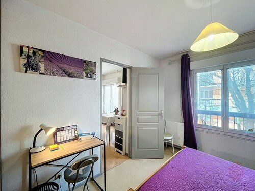 Lovely F2 with balcony, pets allowed