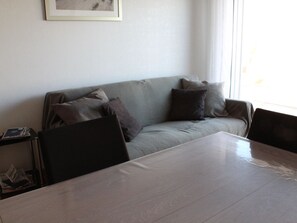 TV - Just steps from the beach, T2 cabin apartment in Fort-Mahon-Plage with parking (Fort-Mahon-Plage)