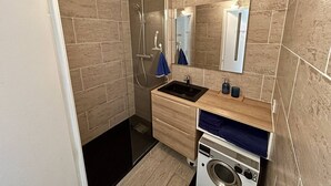 Bathroom - T2 Cabin with Air Conditioning in Argelès & Parking (Argelès-sur-Mer)