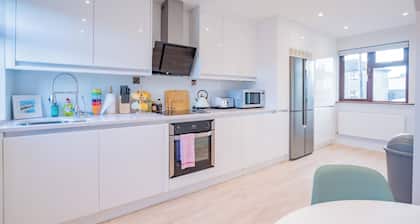 City Centre House With Parking