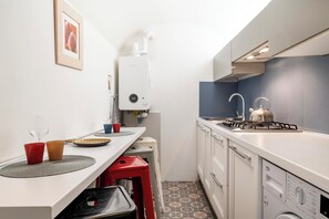 Basic Apartment | Dining room