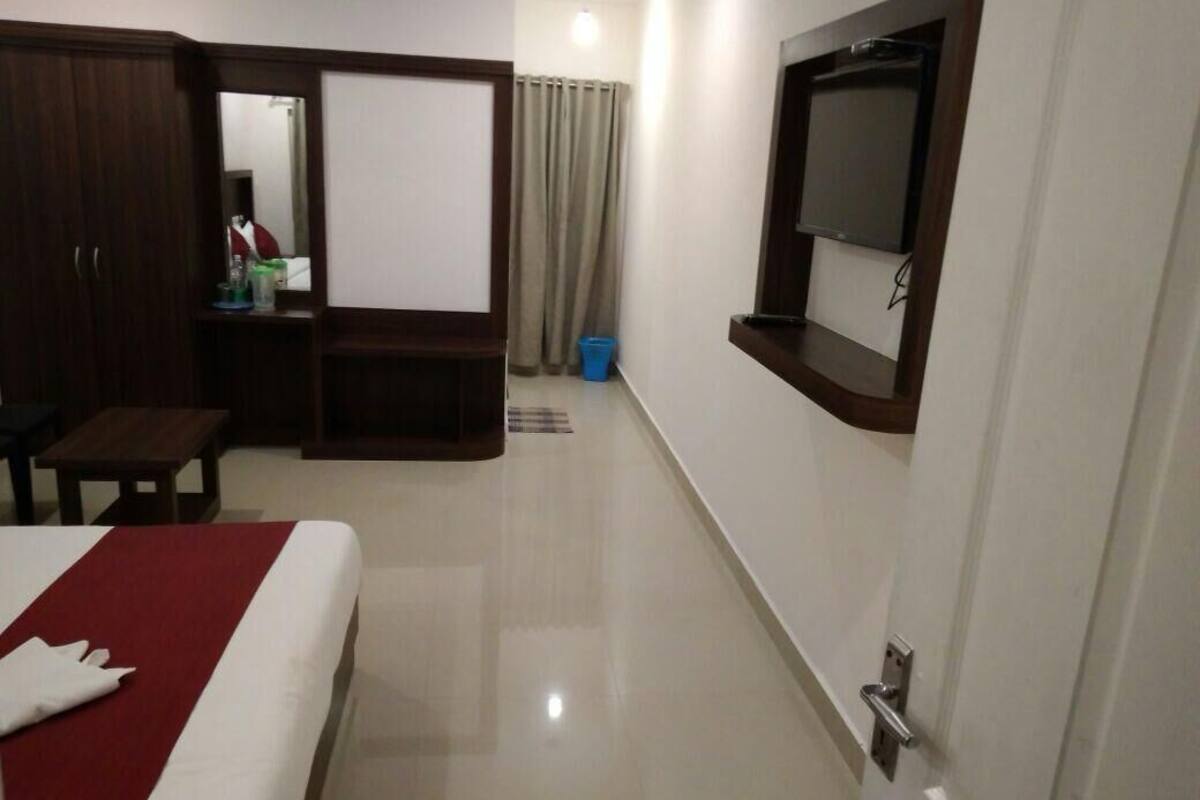 Standard Double Room | Blackout curtains, soundproofing, iron/ironing board (on request)
