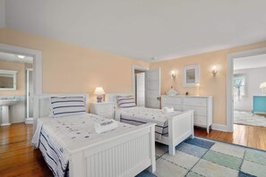 4 bedrooms, desk, iron/ironing board, WiFi